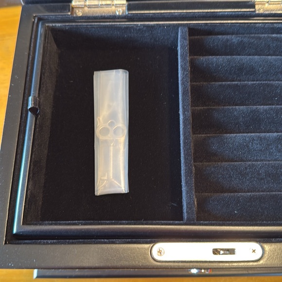 Harley Davidson Jewelry Box.  New in box.
Absolutely  gorgeous!! - Picture 7 of 16